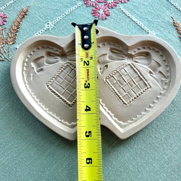 Vintage 1988 Brown Bag Cookie Art Double Heart Shaped Ceramic Shortbread Mold - Picture 6 of 9